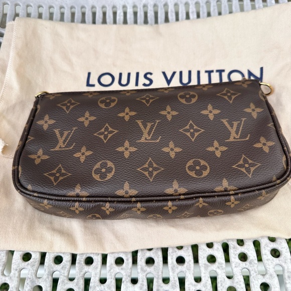 Louis Vuitton Large Multi Pochette Accesoires - Picture 7 of 11